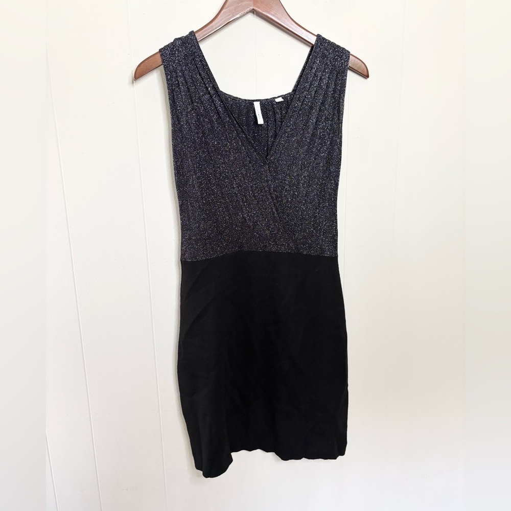 IISLI black shimmer sheath dress size SM sleeveless v neck